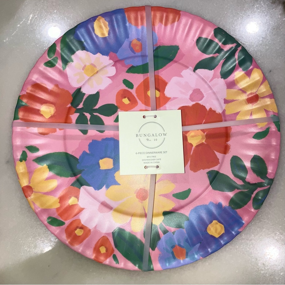NEW Set of 6 Bungalow Dinnerware Floral Plates